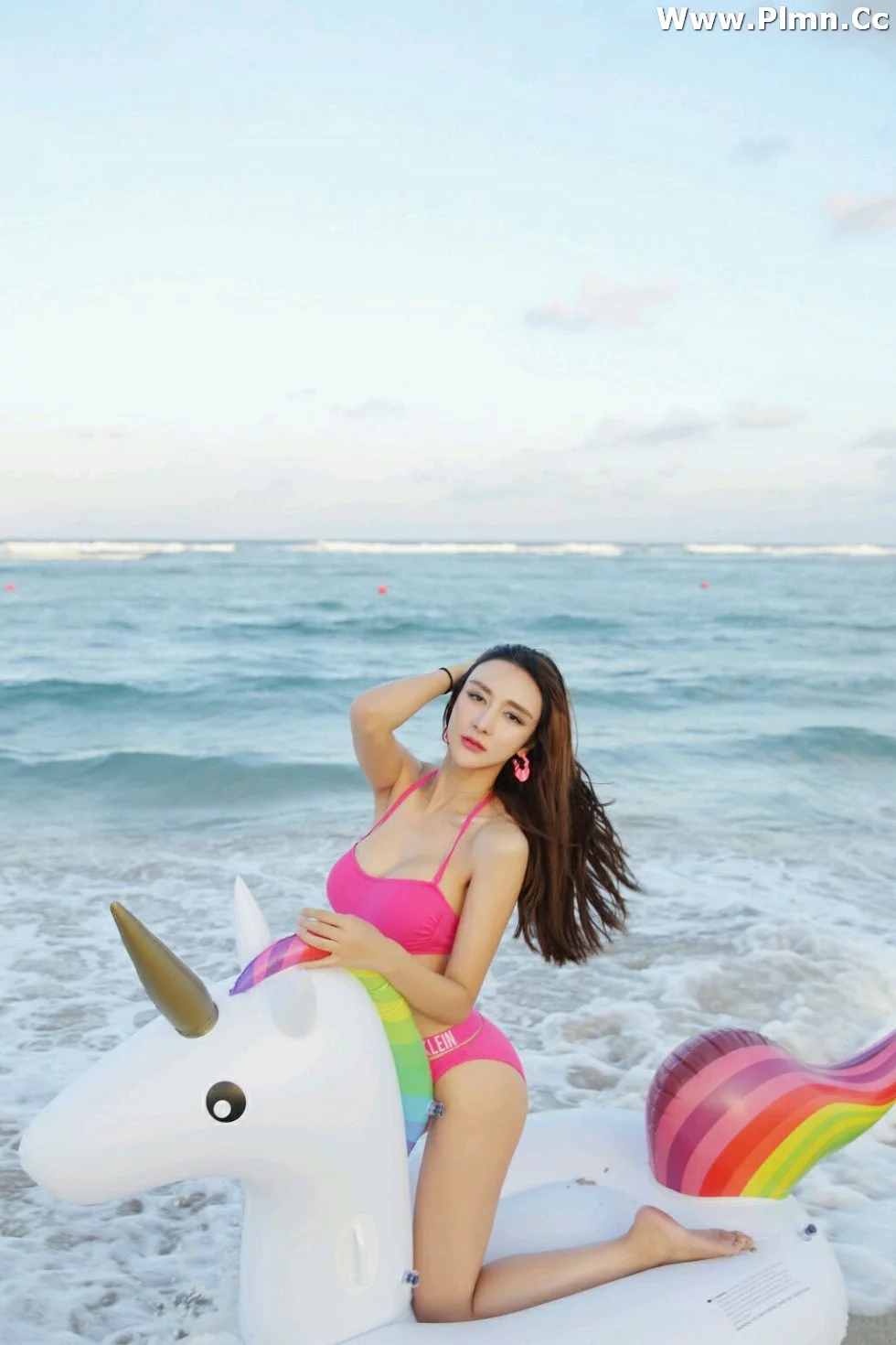 [Candy糖果画报]Vol.041_嫩模伊莉娜巴厘岛旅拍沙滩边红色性感比基尼秀完美身材写真43P