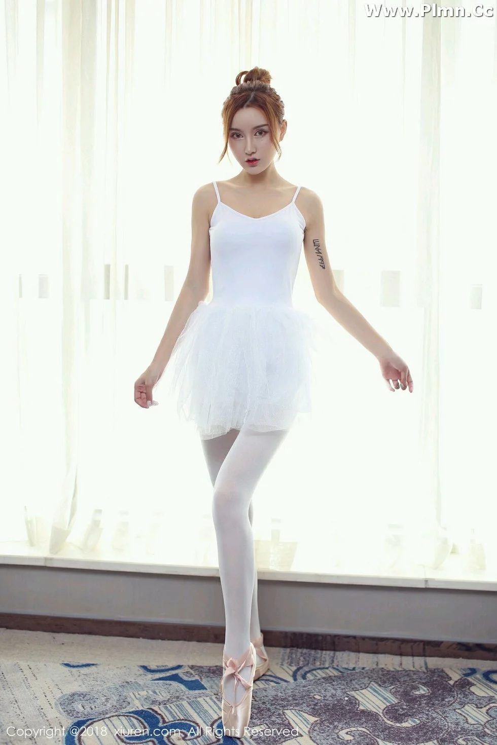 [XiuRen秀人网]No.1031_嫩模M梦baby芭蕾舞装扮白色内衣半脱双手档乳撩人诱惑写真55P