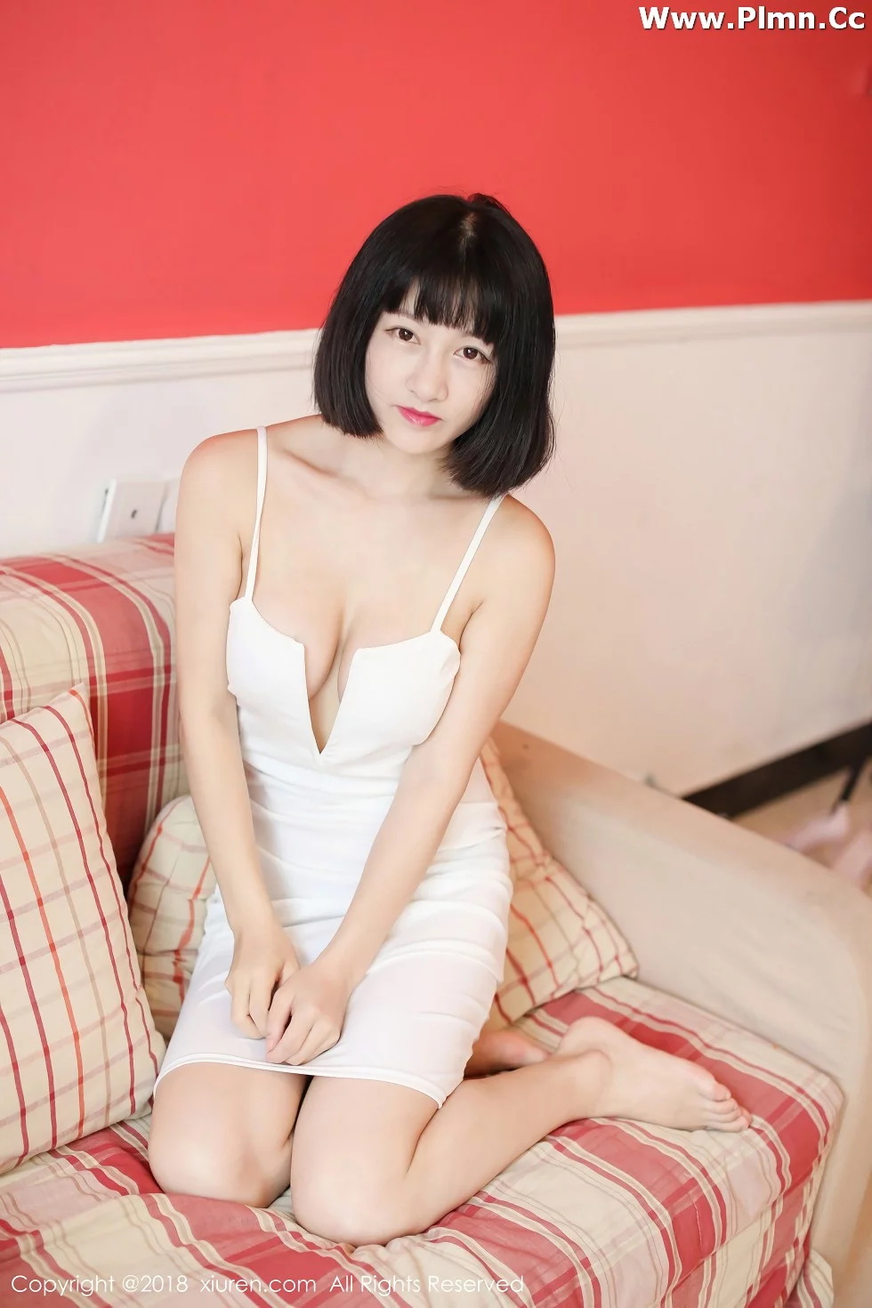 [XiuRen秀人网]No.1012_嫩模小探戈居家红色蕾丝内衣+白色吊带裙秀完美身材写真30P