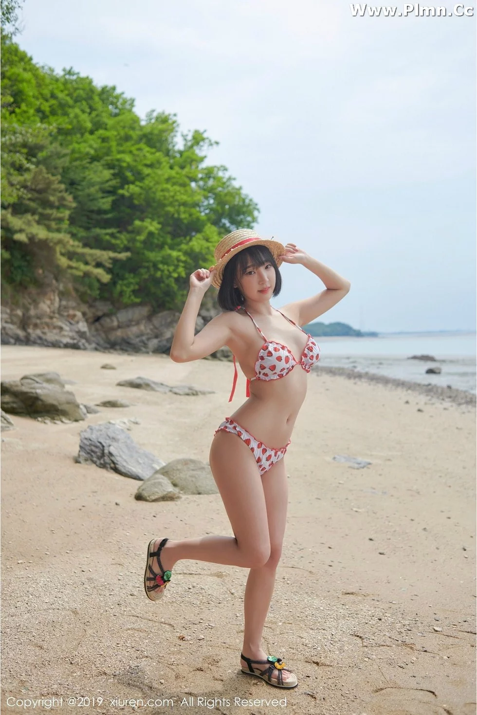 [XiuRen秀人网]No.1611_美女模特_卿卿韩国旅拍海边沙滩性感比基尼秀完美身材写真53P