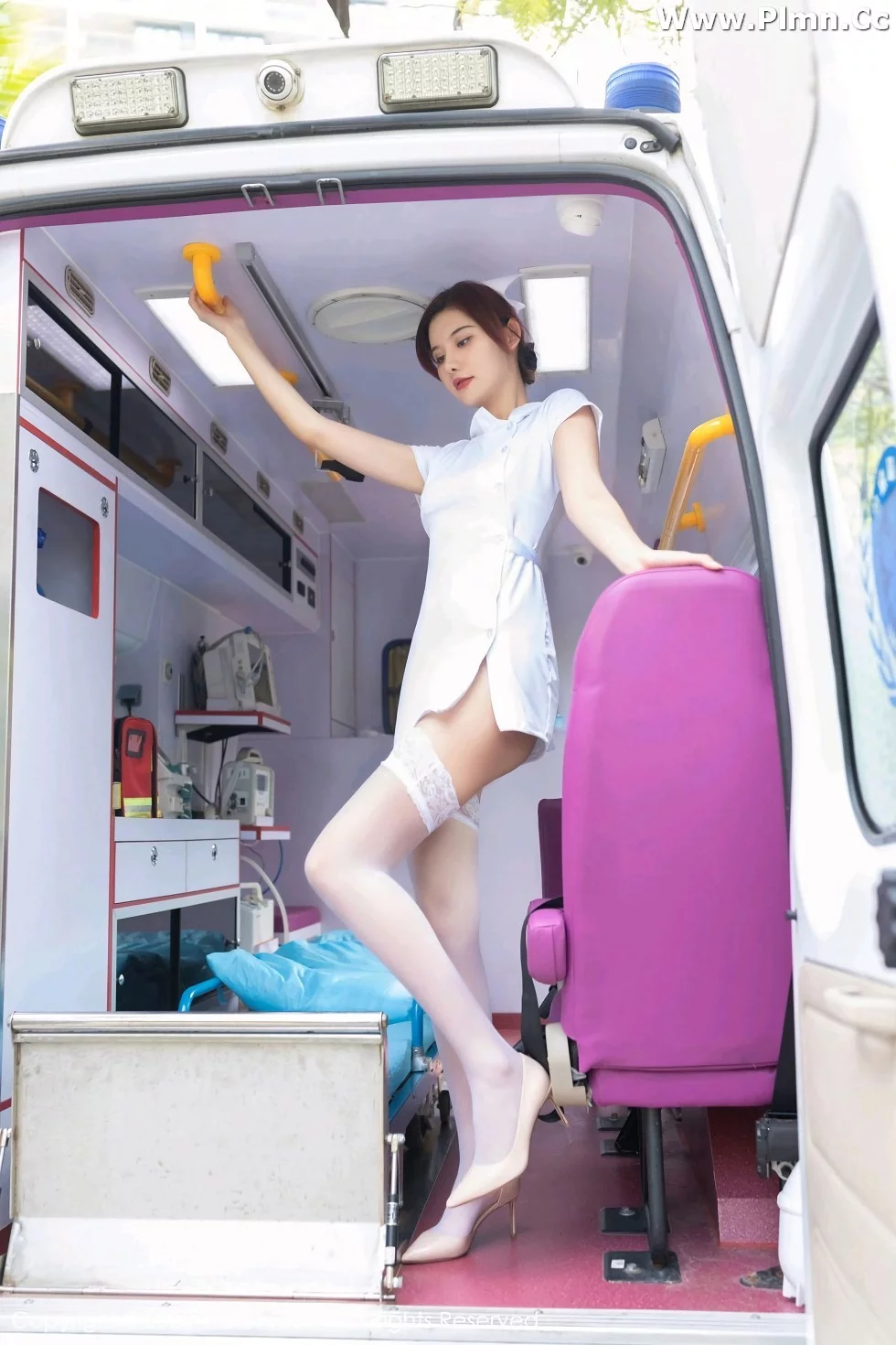 [XiuRen秀人网]No.2959_女神就是阿朱啊三亚旅拍救护车主题护士情趣制服完美诱惑写真78P