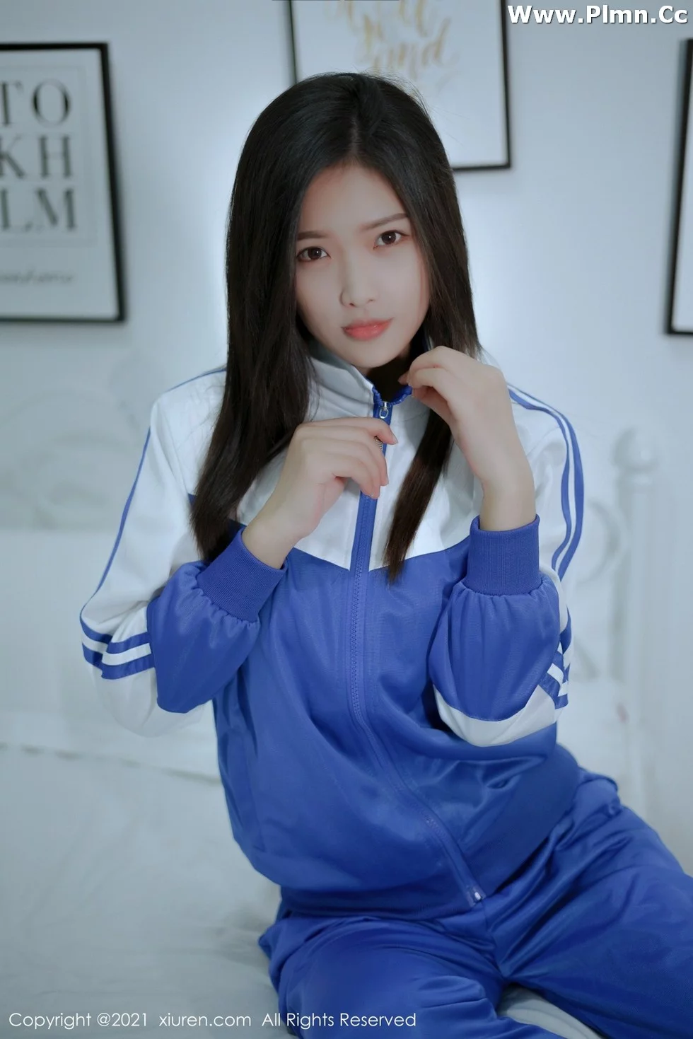 [XiuRen秀人网]No.4252_模特星萌清纯动人蓝色的校服配蕾丝袜半脱秀完美身材诱惑写真49P