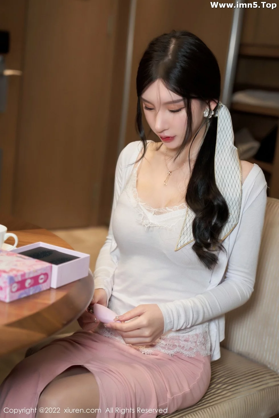 [XiuRen秀人网]No.4517_女神周于希Sally情节拍摄白色收身上衣配粉色裙子完美诱惑写真98P