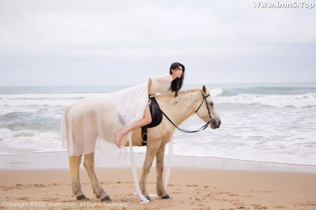 [XiuRen秀人网]No.4829_模特葛征三亚旅拍骑马系列白色连衣裙+黄色比基尼性感迷人写真44P