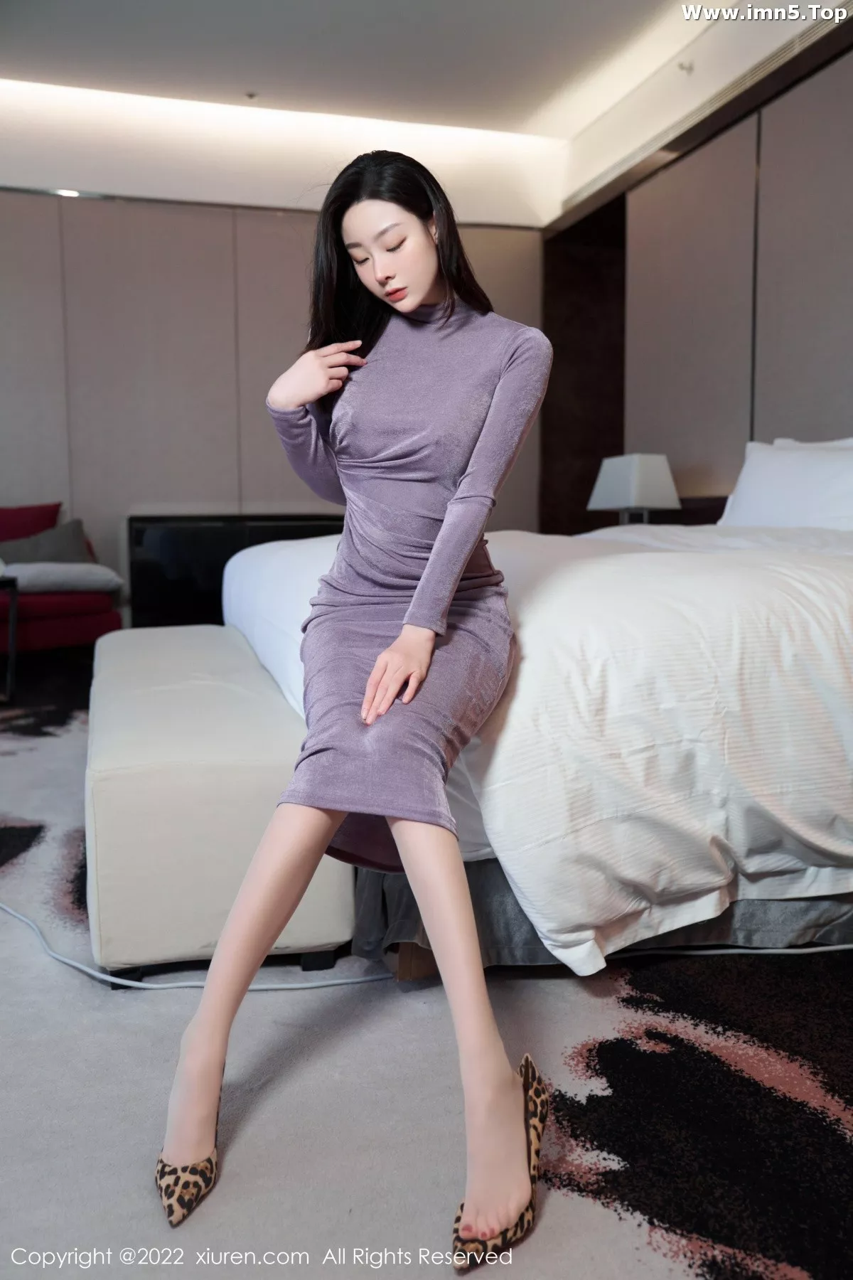 [XiuRen秀人网]No.5409_模特是小逗逗私房性感紫灰色收身连衣短裙配原色丝袜诱惑写真90P