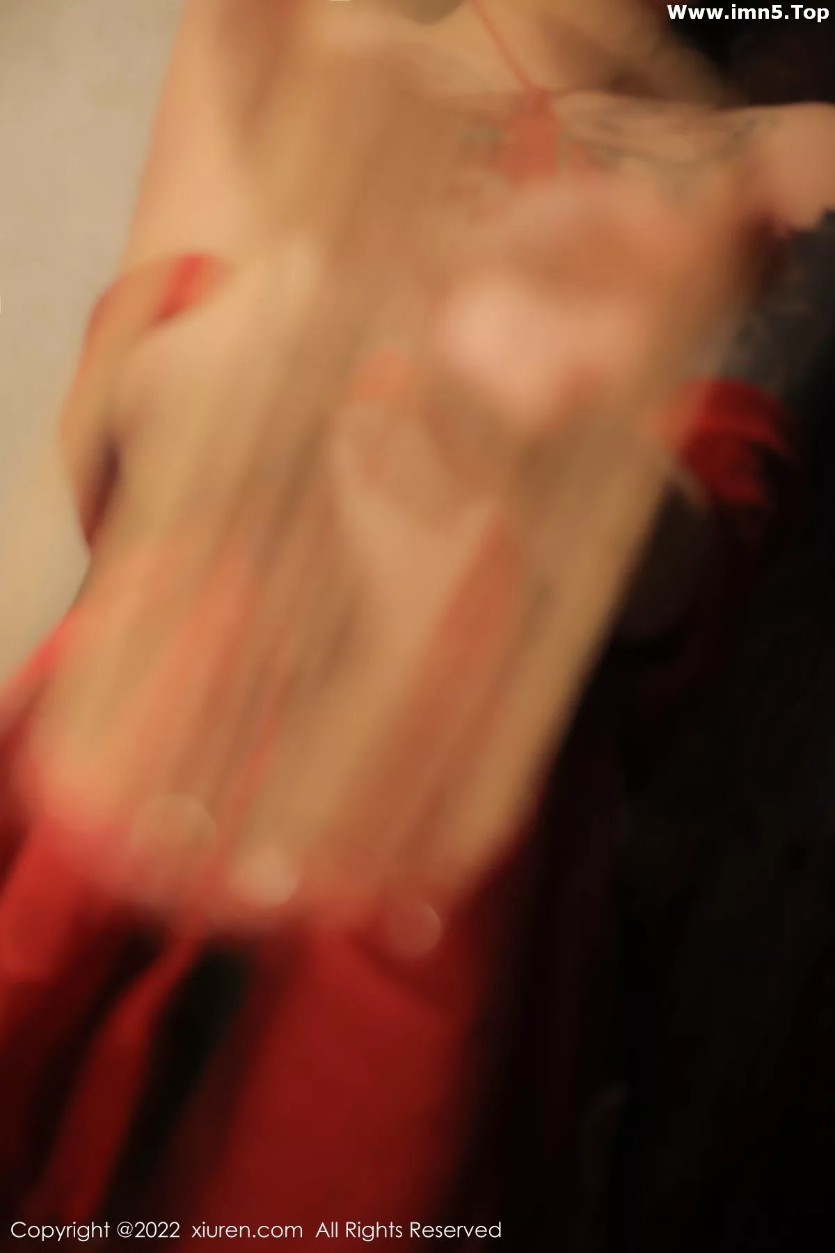 [XiuRen秀人网]No.5527_模特奶瓶大理旅拍私房性感红色轻透古装服秀完美身材诱惑写真78P