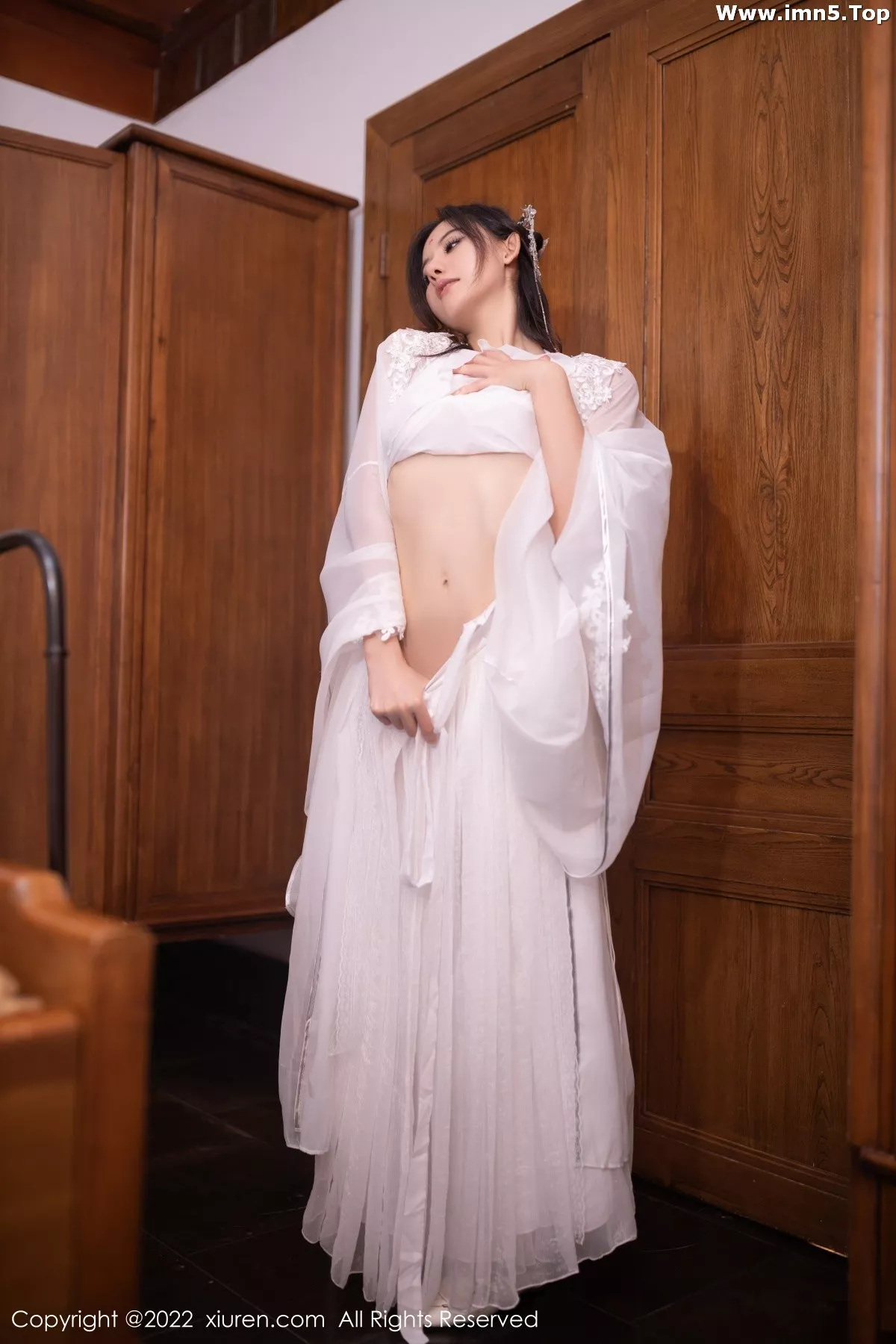 [XiuRen秀人网]No.5573_模特就是阿朱啊嫦娥装扮中秋主题白色服饰秀曼妙身姿诱惑写真85P