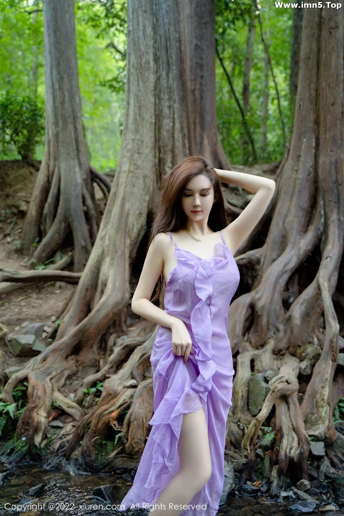 [XiuRen秀人网]No.5690_模特婠婠么户外拍摄性感淡紫色吊带裙秀曼妙身材靓丽迷人写真81P