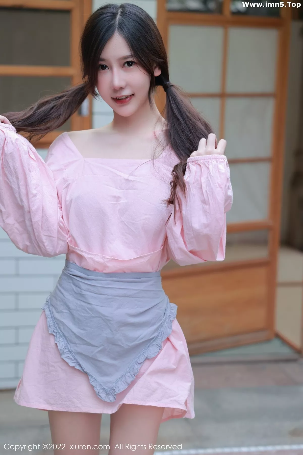 [XiuRen秀人网]No.5697_模特尹甜甜豆腐店拍摄粉色服饰秀完美身材露性感美腿迷人写真52P