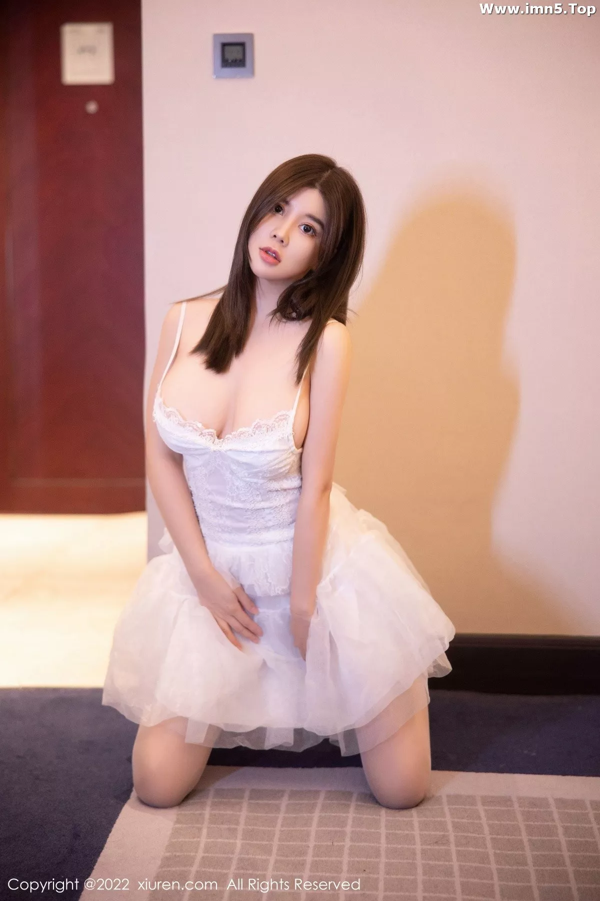 [XiuRen秀人网]No.5719_模特周jojobaby白色蕾丝公主裙配白色丝袜秀完美身材诱惑写真83P