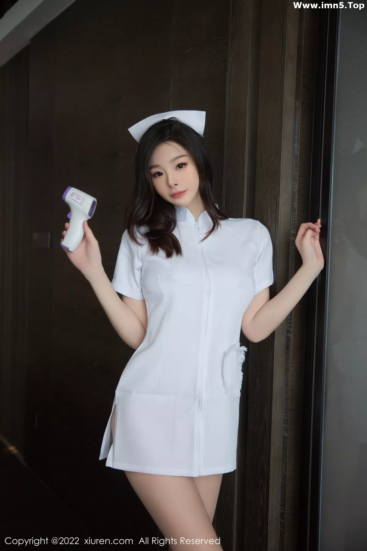 [XiuRen秀人网]No.6020_模特是小逗逗性感白色护士服饰配原色丝袜秀曼妙身姿迷人写真82P