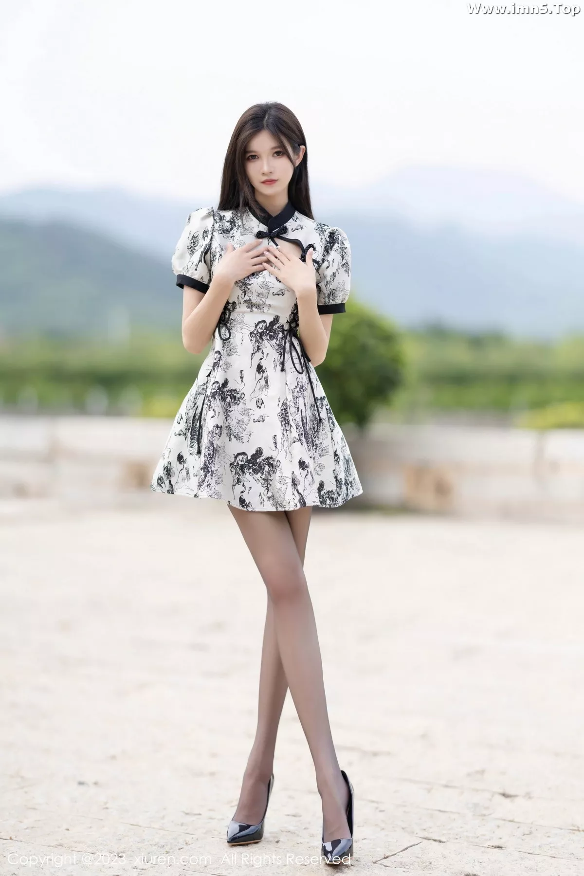 [XiuRen秀人网]No.7320_模特程程程性感白色连衣裙露白色蕾丝内衣配超薄黑丝诱惑写真83P