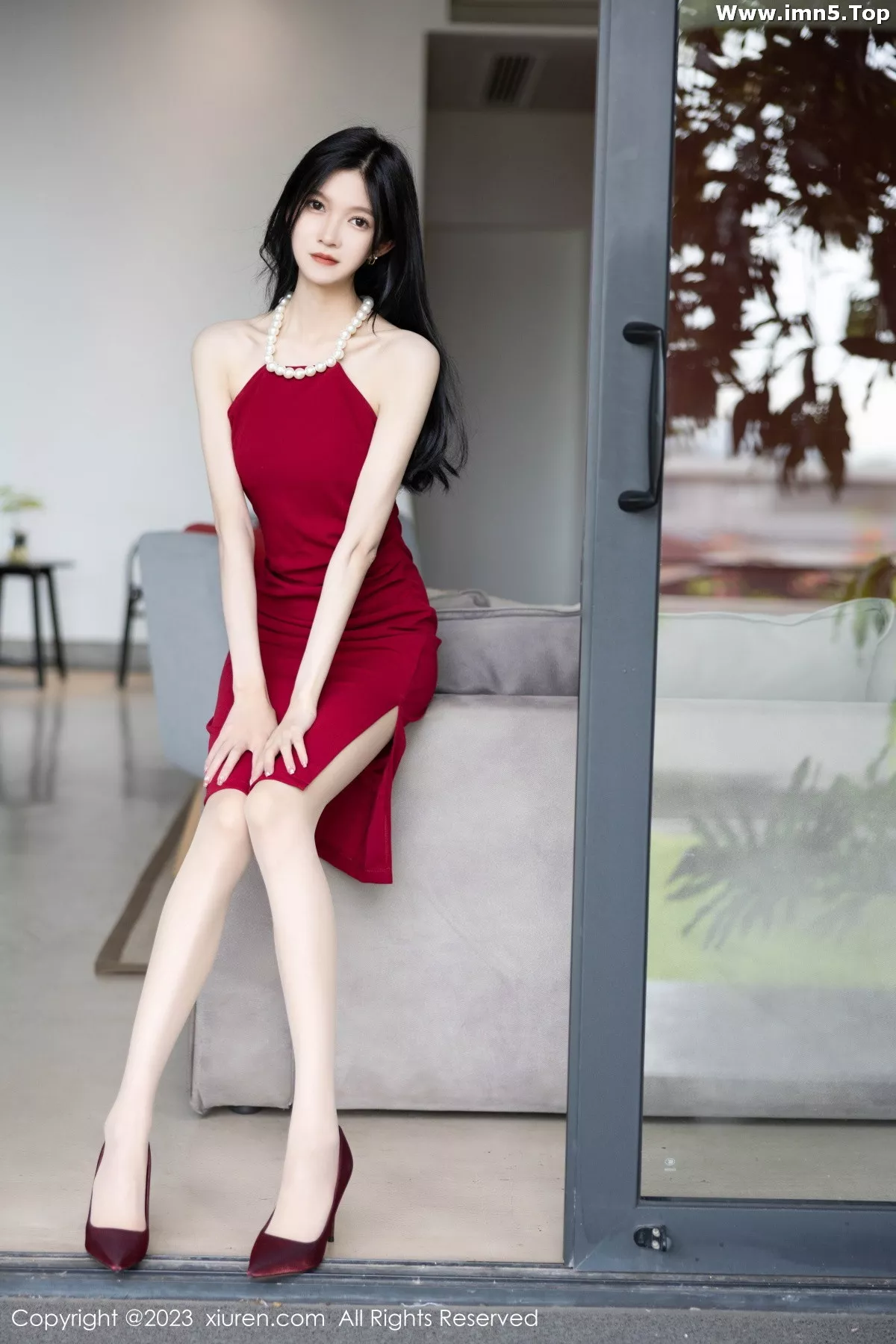[XiuRen秀人网]No.7352_模特程程程性感红色连衣裙+黑色蕾丝情趣服秀苗条身姿诱惑写真80P