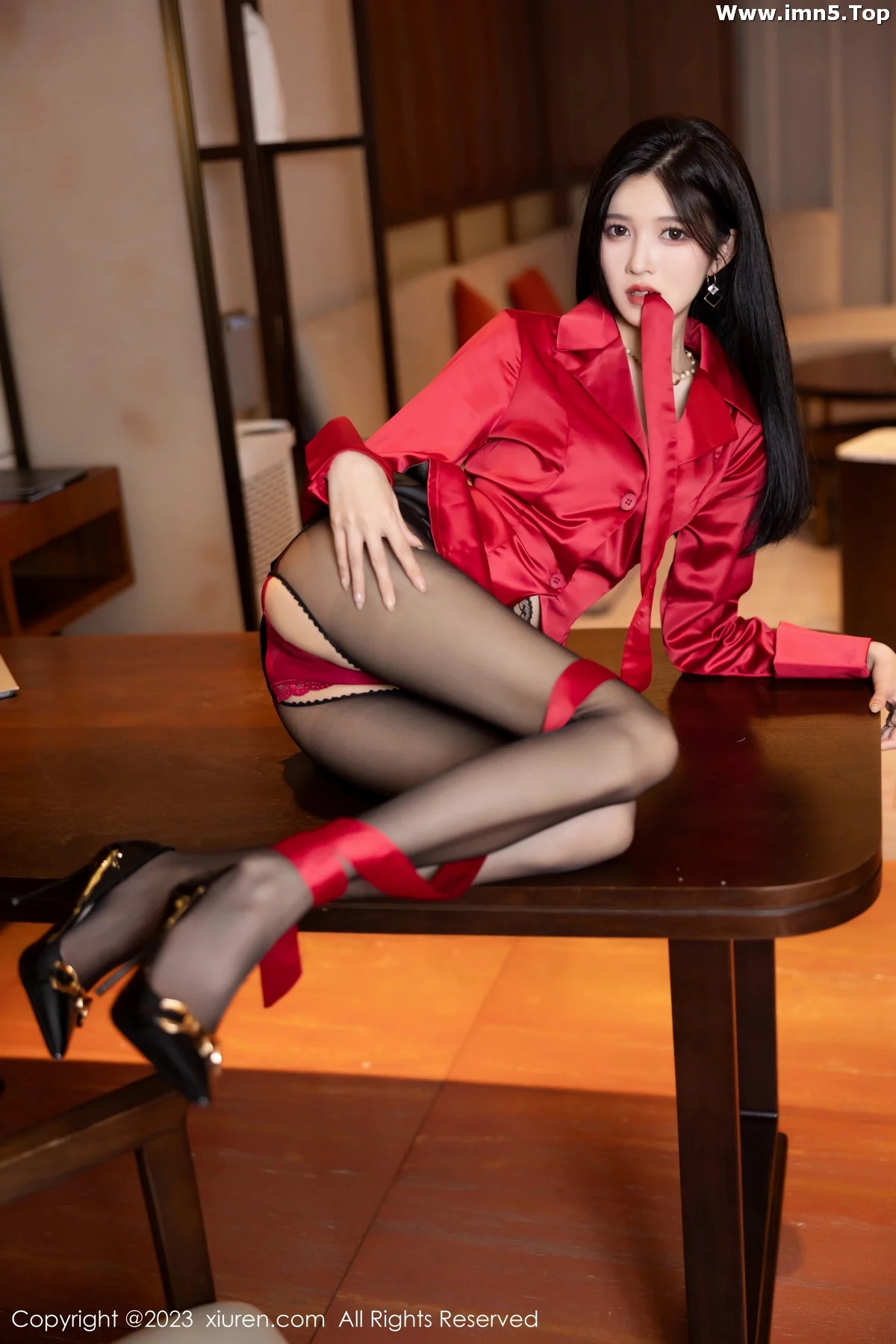 [XiuRen秀人网]No.7750_模特程程程性感红色蕾丝情趣内衣配红丝吊袜秀曼妙身姿诱惑写真83P